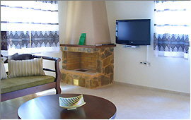 Villa (3) - Wohnzimmer, Kamin, Fernseher